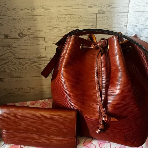 Authentic Louis Vuitton purse and wallet - Picture 1 of 16